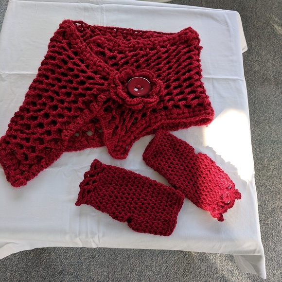 *NWOT*Handmade, crochet scarf. - Picture 5 of 6